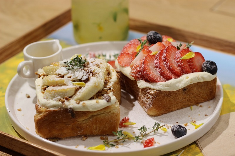 Innisfree Cafe Fruit Toast